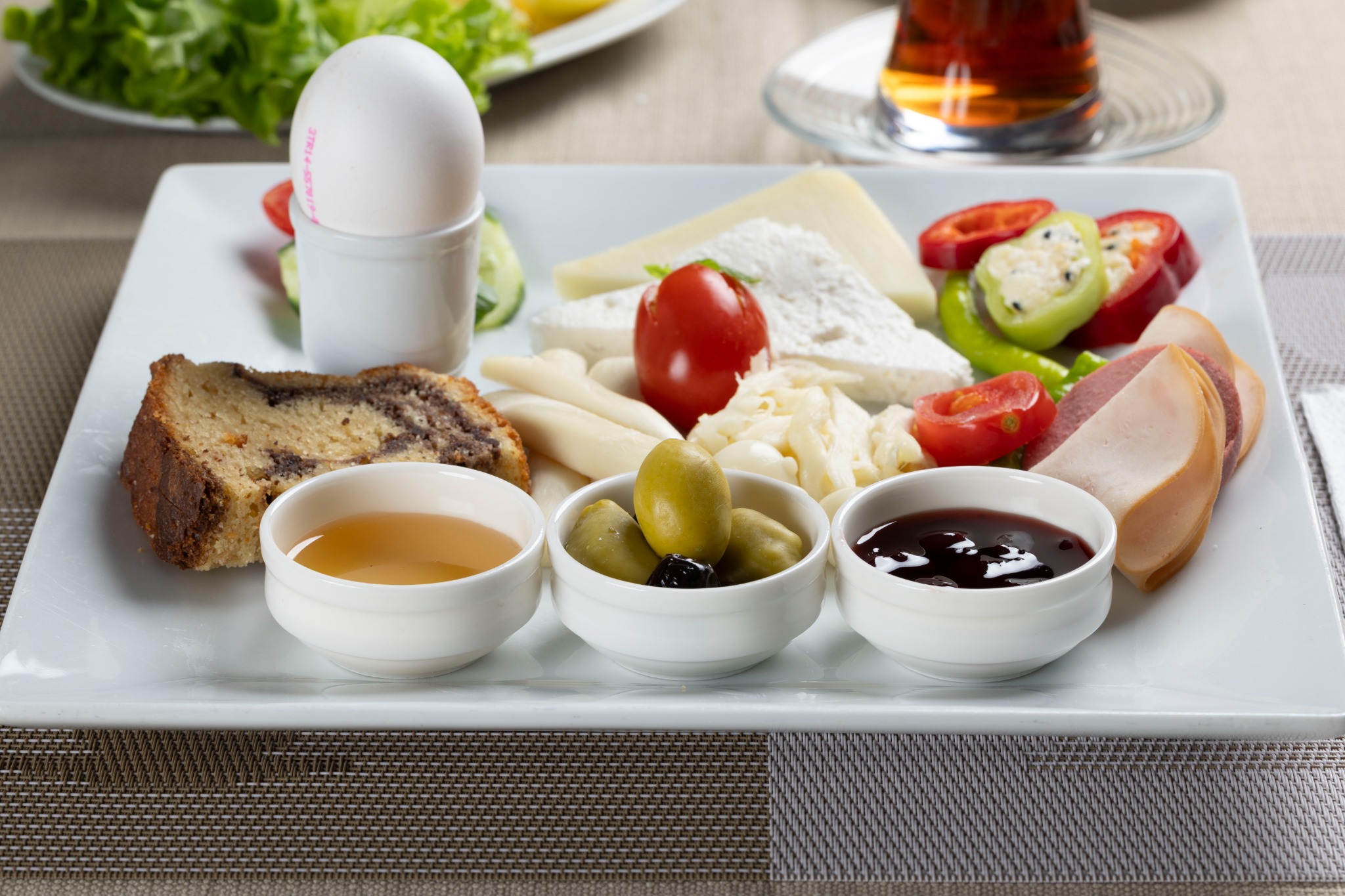 Breakfast serving